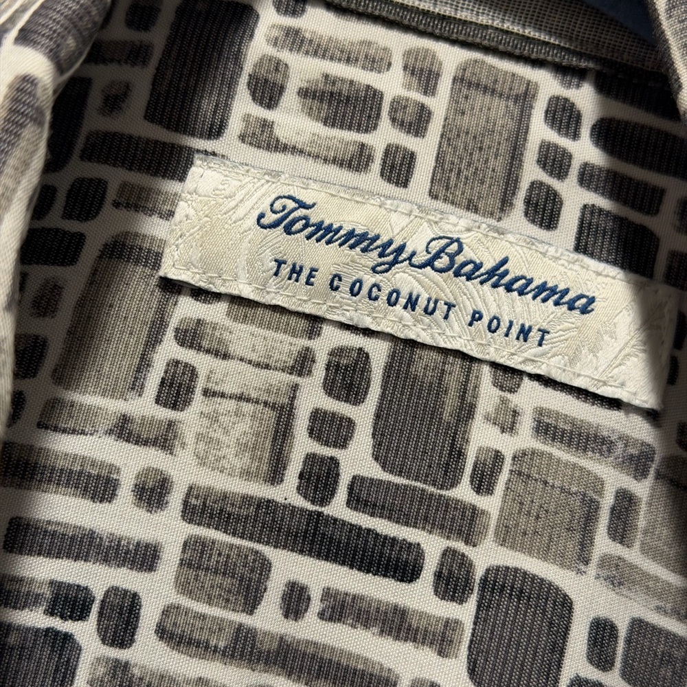 Tommy Bahama Gray and White Geometric Short-Sleeve Button-Down - Picture 5 of 5